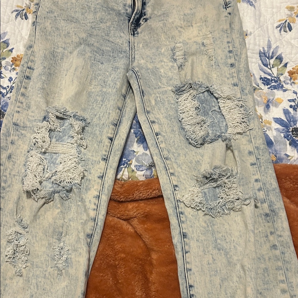 Distressed Light Blue Jeans - Picture 5 of 9